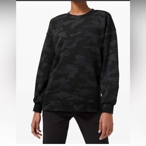 Size 8 Lululemon Perfectly oversized crew 365 Heritage camo deep coal multi